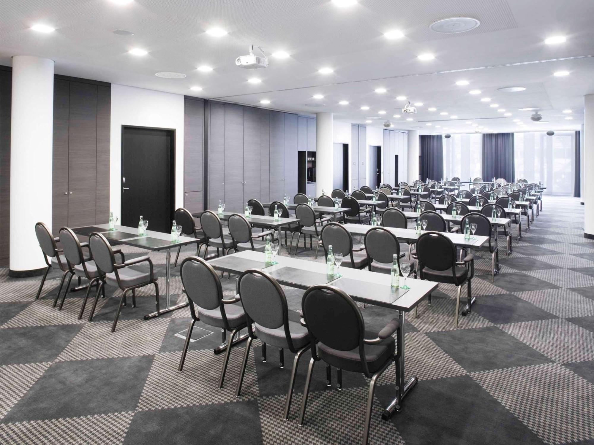 Moevenpick Hotel Stuttgart Airport Leinfelden-Echterdingen Esterno foto