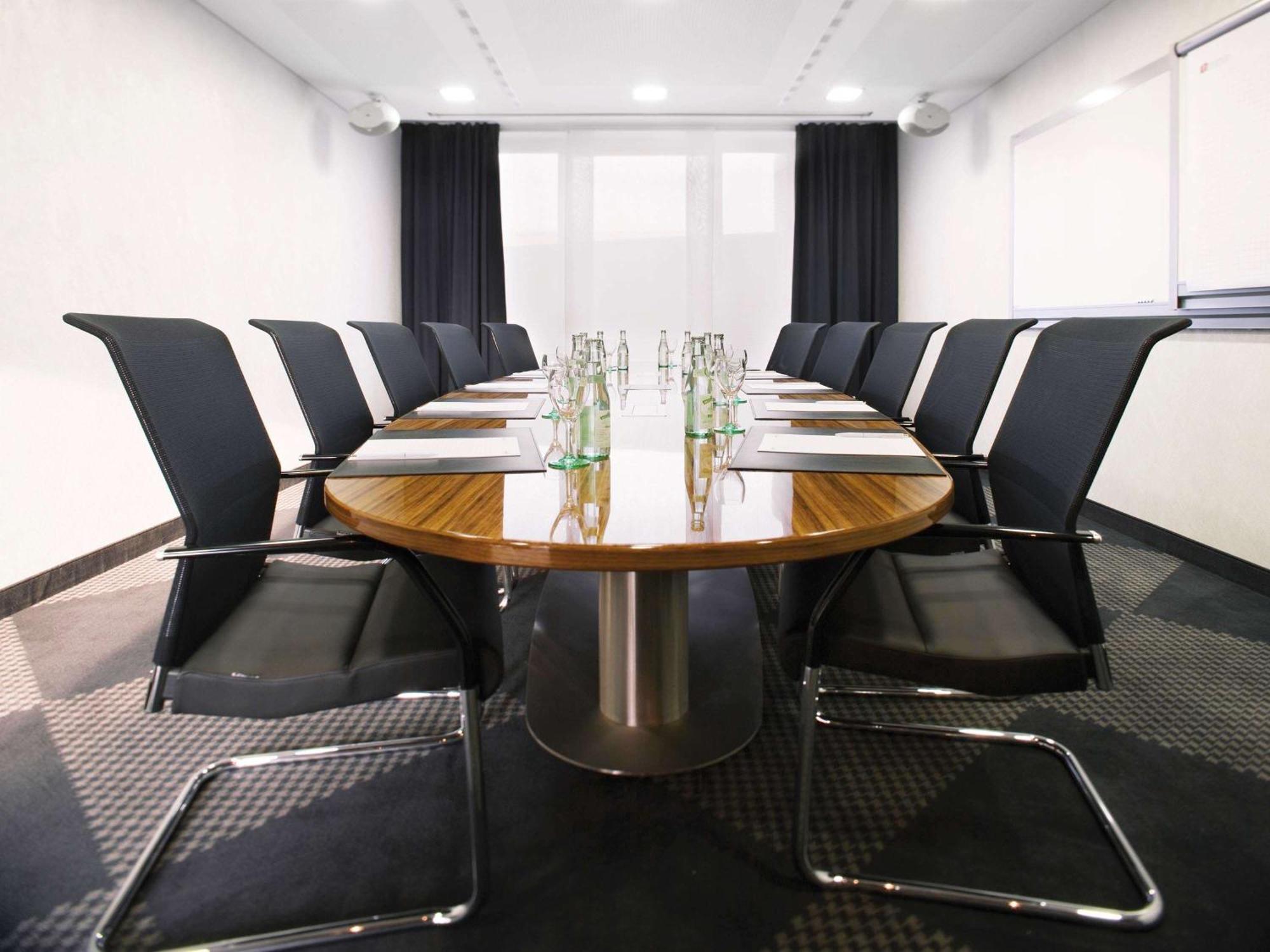 Moevenpick Hotel Stuttgart Airport Leinfelden-Echterdingen Esterno foto